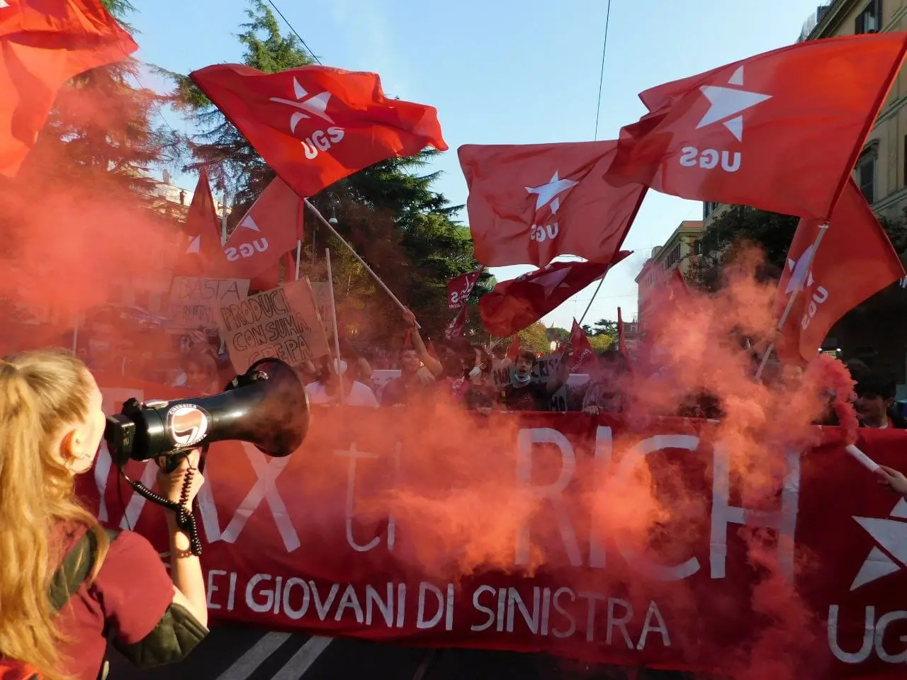 Ugs in piazza per una tassazione più giusta